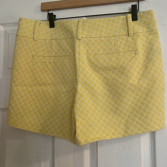 Ann Taylor yellow shorts women’s size 12 - Picture 4 of 11